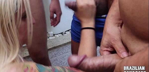  Loira tatuada, Manddy May  mostra seu poder em Brazilian Gang Bang. Rubens Badaro ( Vídeo Completo no XVIDEOS RED )
